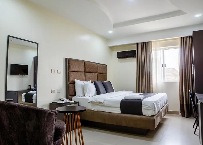Romeneo Grand Royal Hotel
